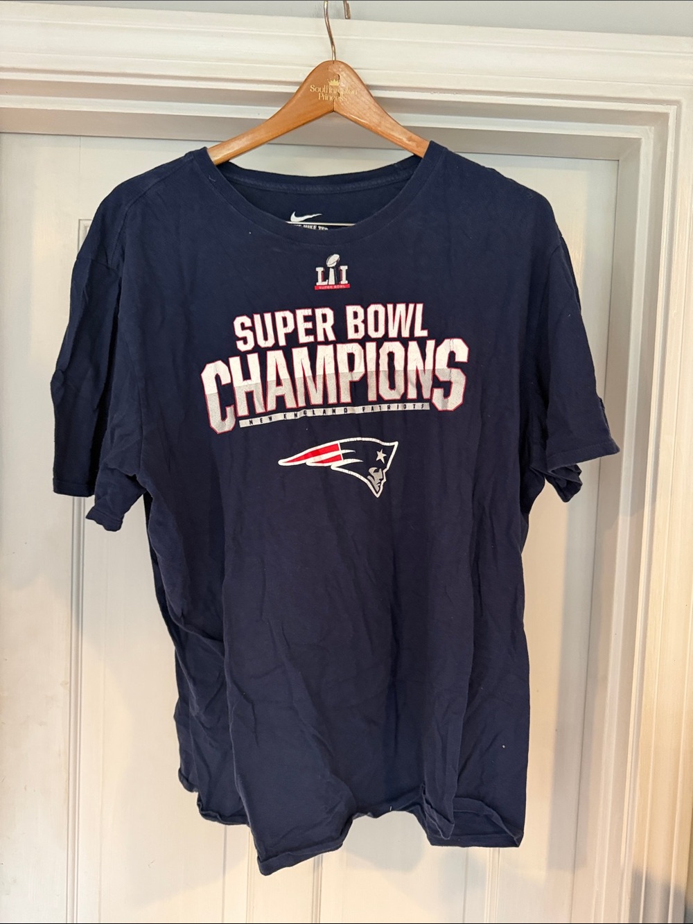 Nike Men’s Navy Blue Super Bowl Champions Patriots T-Shirt
